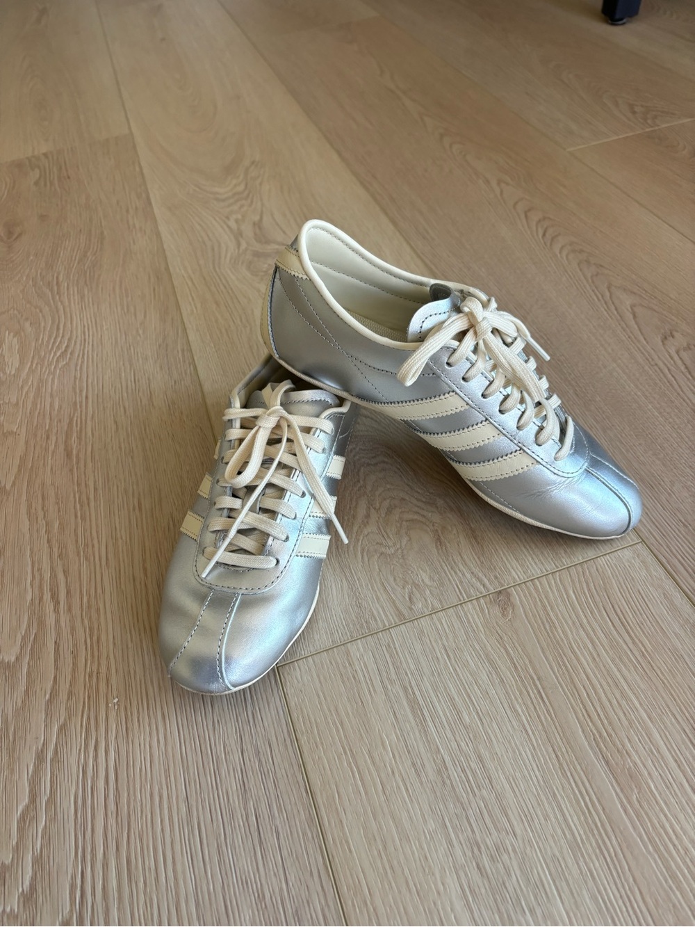 Adidas Tokyo Silver Metallic & Cream Women’s  7.5 US